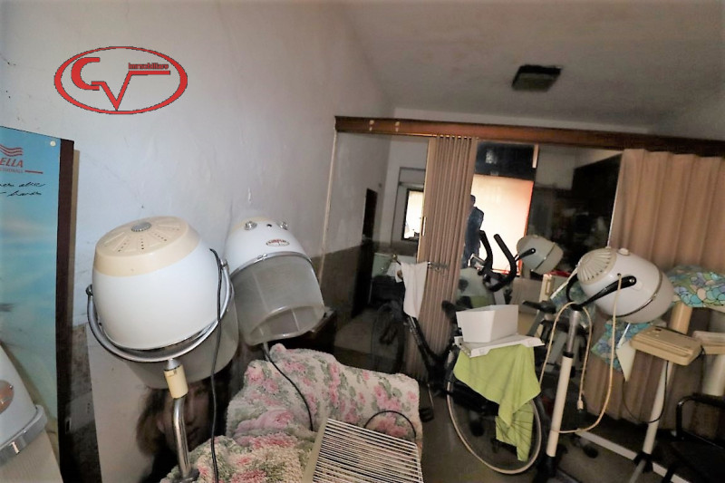 Immagine 6 di Negozio in vendita  in centro a Montevarchi