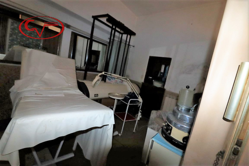 Immagine 7 di Negozio in vendita  in centro a Montevarchi