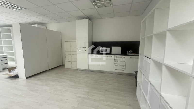 Immagine 2 di Attività commerciale in vendita  in Via Nazionale a Manerba Del Garda