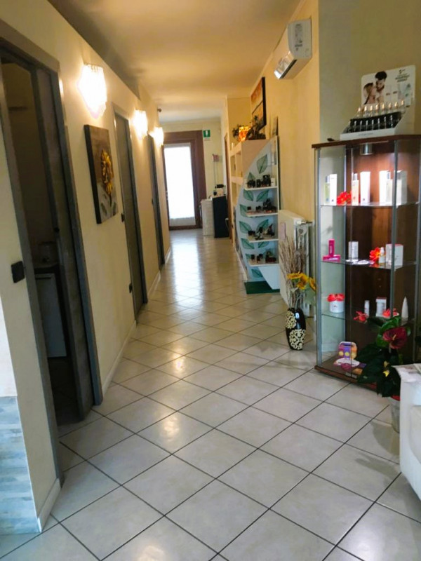 Immagine 8 di Negozio in vendita  in VIA UMBERTO TRECCANI, 5 a Carpenedolo