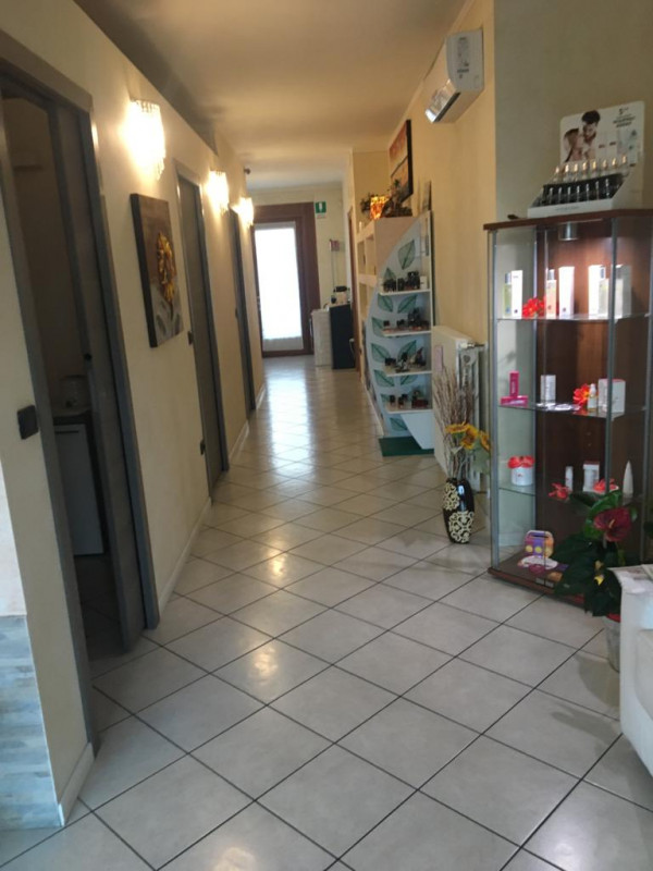 Immagine 9 di Negozio in vendita  in VIA UMBERTO TRECCANI, 5 a Carpenedolo