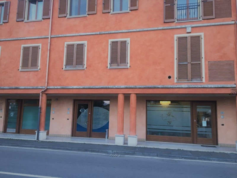 Immagine 11 di Negozio in vendita  in VIA UMBERTO TRECCANI, 5 a Carpenedolo