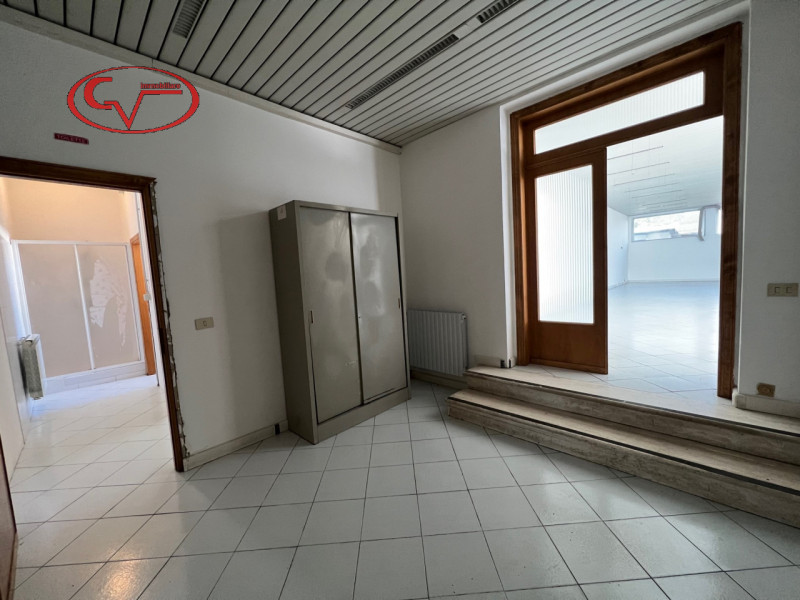 Immagine 1 di Laboratorio in affitto  in via di santa maria a Montevarchi