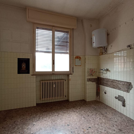 Immagine 14 di Appartamento in vendita  in Via Boiardi n.4 a Reggio Nell'emilia