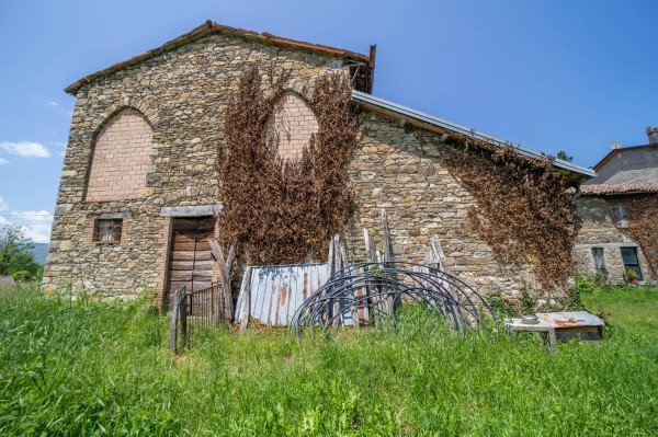 Immagine 2 di Rustico / casale in vendita  in Frazione Villula a Corniglio
