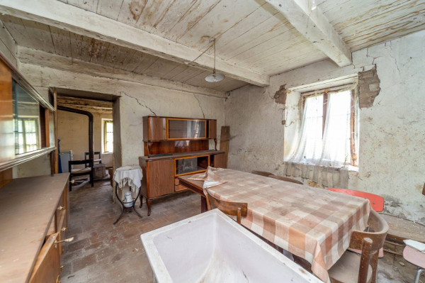 Immagine 8 di Rustico / casale in vendita  in Frazione Villula a Corniglio