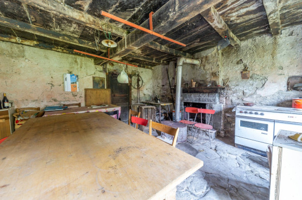 Immagine 11 di Rustico / casale in vendita  in Frazione Villula a Corniglio