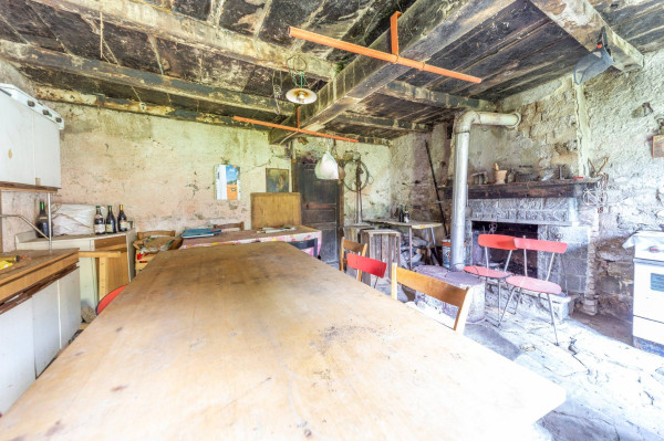 Immagine 12 di Rustico / casale in vendita  in Frazione Villula a Corniglio