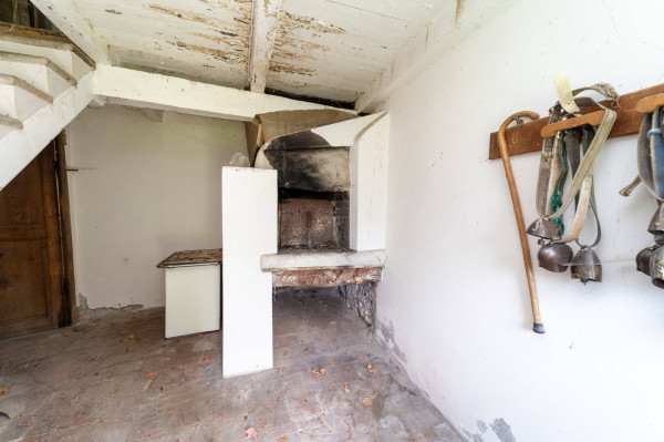 Immagine 13 di Rustico / casale in vendita  in Frazione Villula a Corniglio
