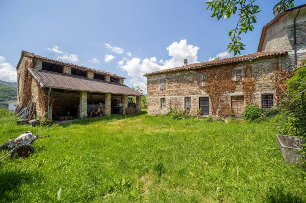 Immagine 15 di Rustico / casale in vendita  in Frazione Villula a Corniglio