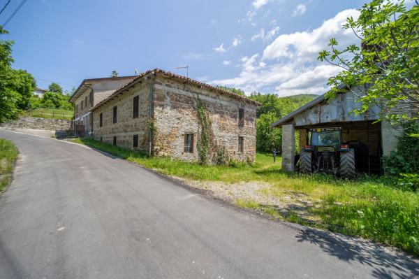Immagine 16 di Rustico / casale in vendita  in Frazione Villula a Corniglio