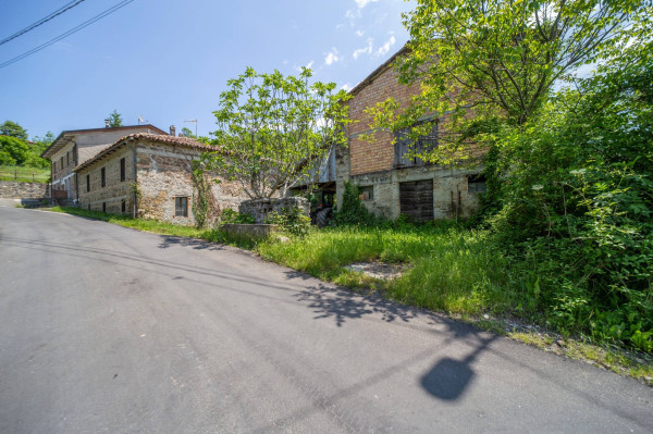 Immagine 17 di Rustico / casale in vendita  in Frazione Villula a Corniglio