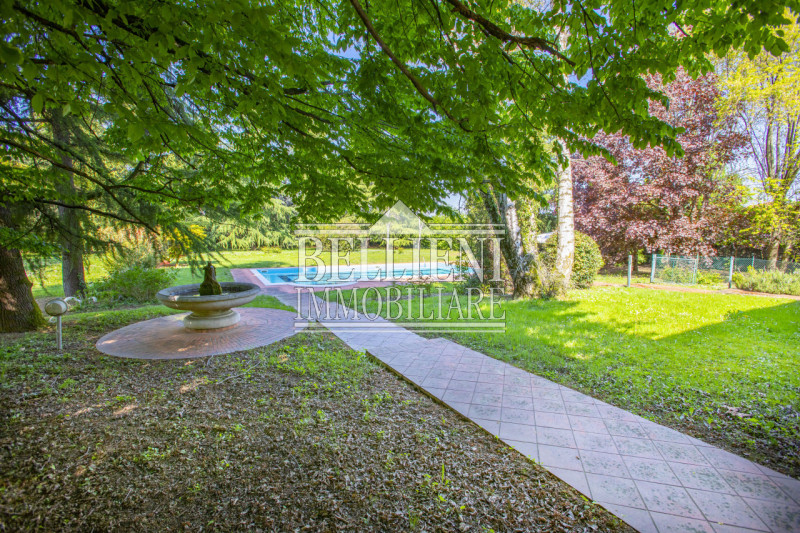 Immagine 4 di Villa in vendita  in Via Lago di Como a Vicenza