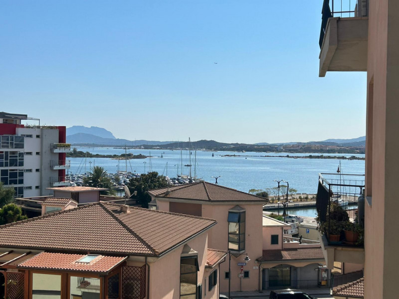 Immagine 1 di Appartamento in vendita  a Olbia