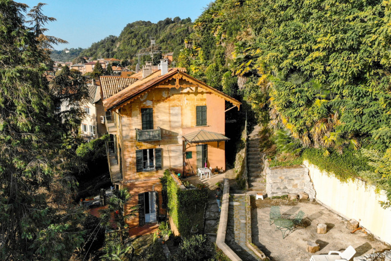 Immagine 6 di Villa in vendita  in via Cantoni, 10 a Arona