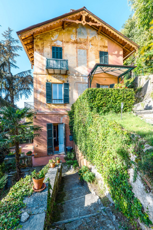 Immagine 8 di Villa in vendita  in via Cantoni, 10 a Arona