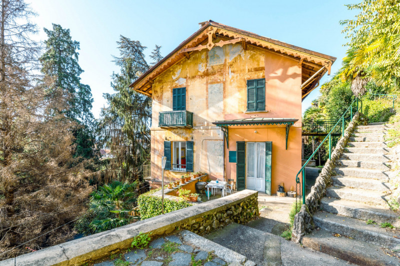 Immagine 9 di Villa in vendita  in via Cantoni, 10 a Arona