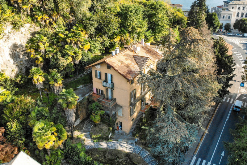 Immagine 25 di Villa in vendita  in via Cantoni, 10 a Arona