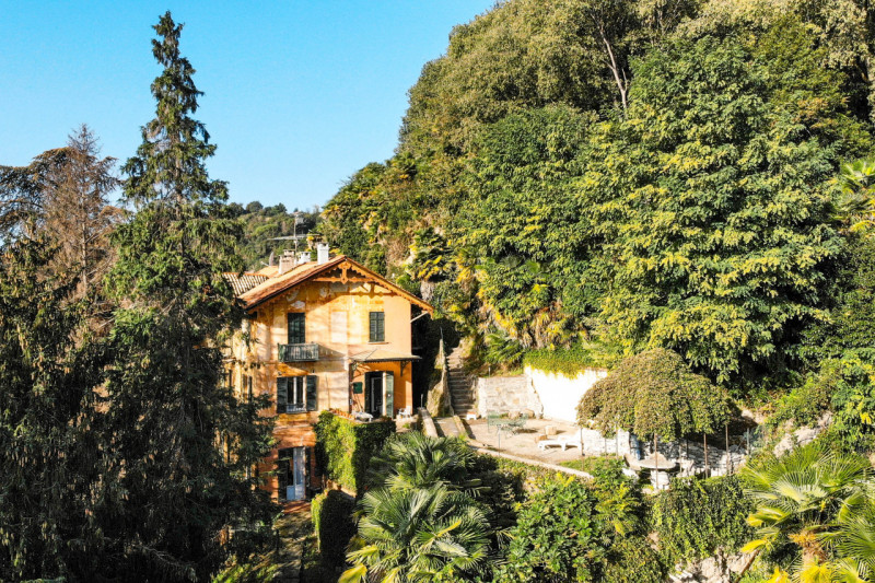 Immagine 26 di Villa in vendita  in via Cantoni, 10 a Arona