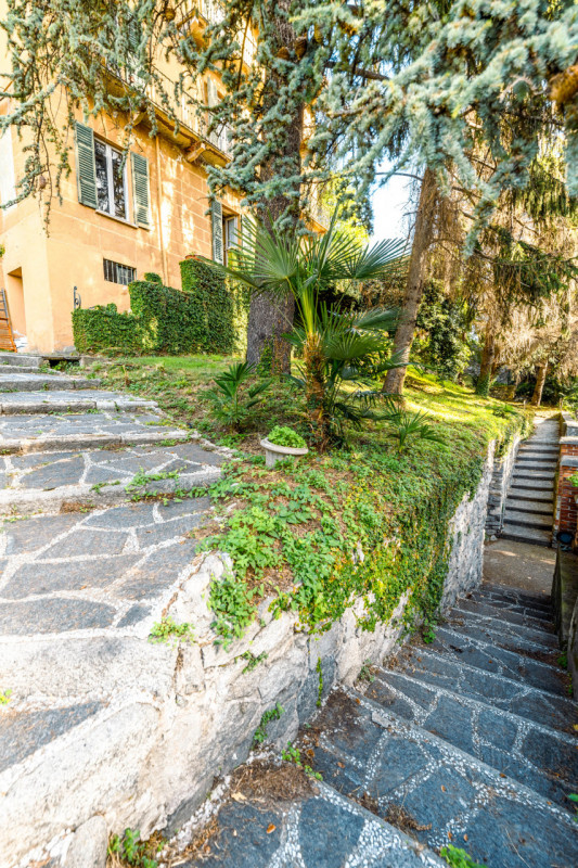 Immagine 27 di Villa in vendita  in via Cantoni, 10 a Arona