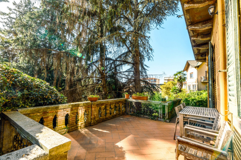 Immagine 28 di Villa in vendita  in via Cantoni, 10 a Arona