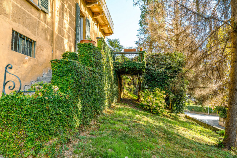 Immagine 31 di Villa in vendita  in via Cantoni, 10 a Arona