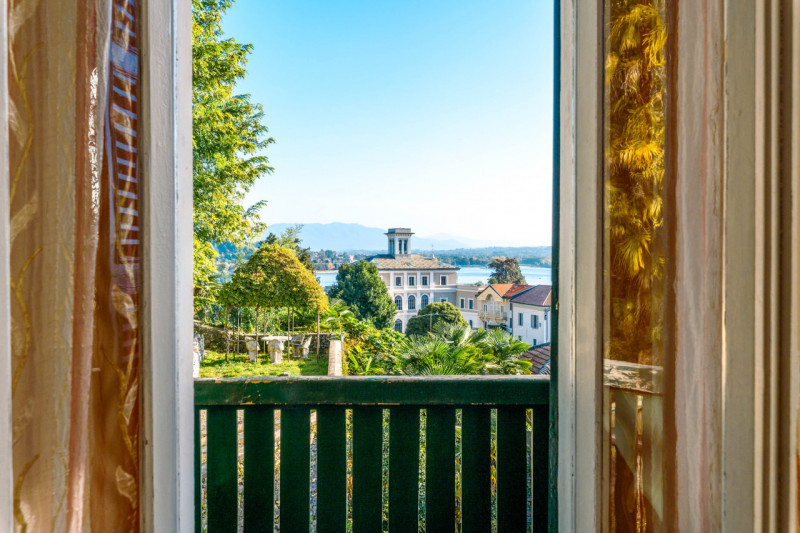 Immagine 34 di Villa in vendita  in via Cantoni, 10 a Arona