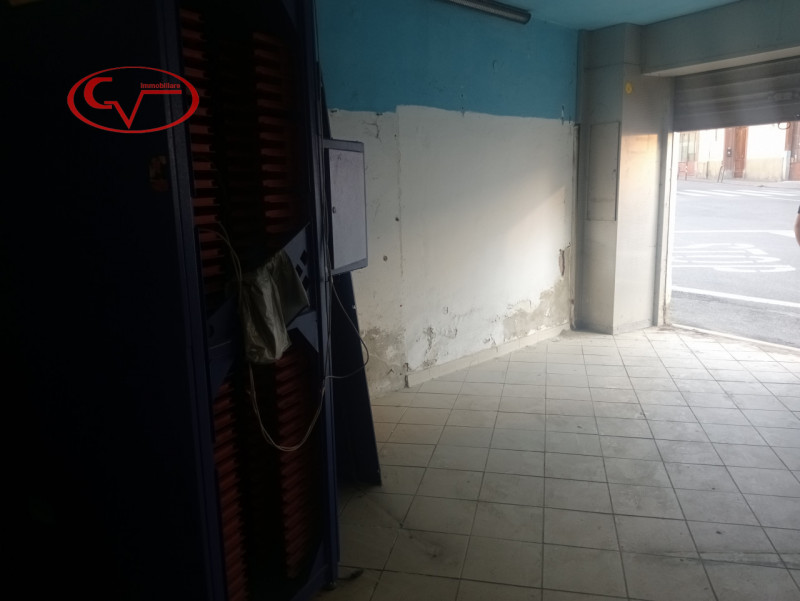 Immagine 2 di Negozio in vendita  in via leona a Montevarchi