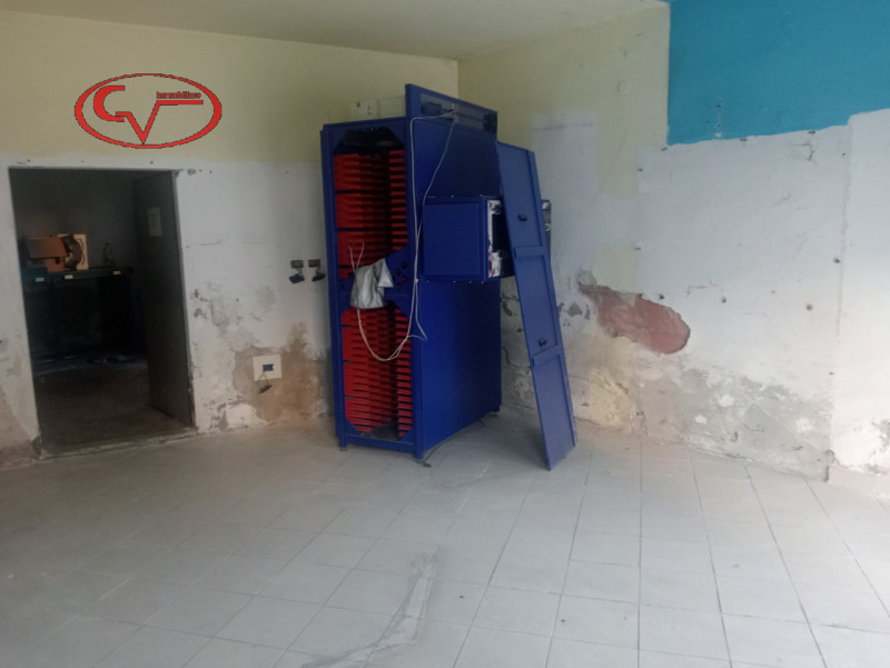 Immagine 3 di Negozio in vendita  in via leona a Montevarchi