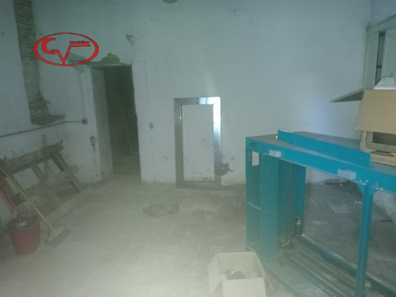 Immagine 4 di Negozio in vendita  in via leona a Montevarchi