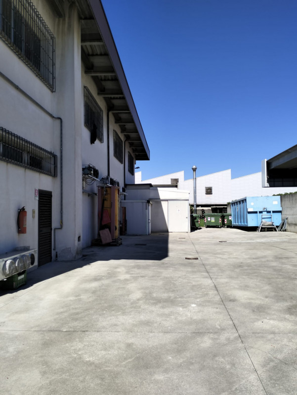 Immagine 1 di Laboratorio in vendita  a Montebelluna