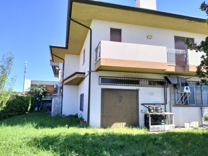 Immagine 14 di Laboratorio in vendita  a Montebelluna