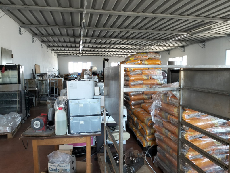 Immagine 15 di Laboratorio in vendita  a Montebelluna