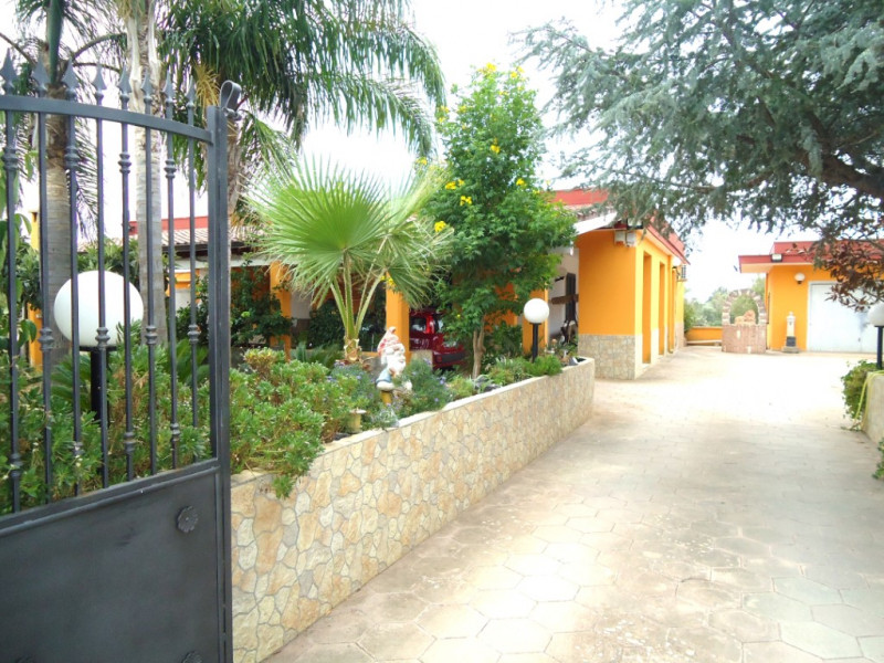 Immagine 3 di Villa in vendita  in SP 223 a Gallipoli