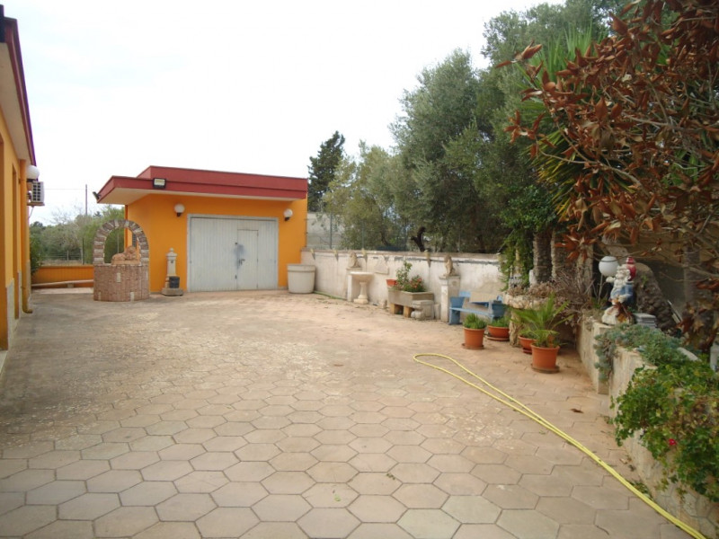 Immagine 5 di Villa in vendita  in SP 223 a Gallipoli