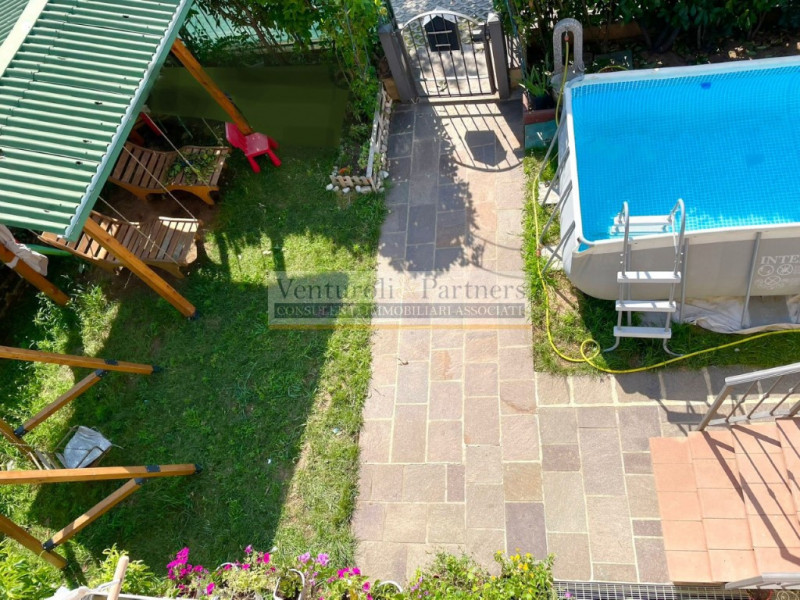 Immagine 6 di Appartamento in vendita  in via montebello a Lonato del Garda