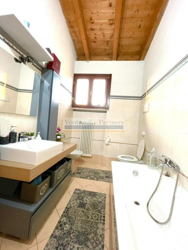 Immagine 11 di Appartamento in vendita  in via montebello a Lonato del Garda