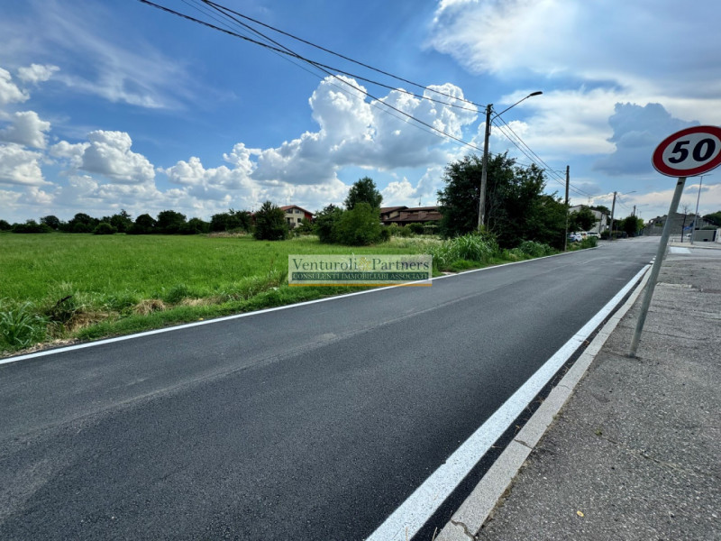 Immagine 3 di Terreno in vendita  in via chiarini a Montichiari
