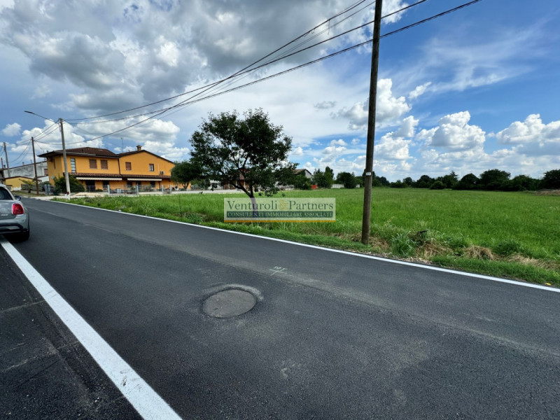 Immagine 4 di Terreno in vendita  in via chiarini a Montichiari
