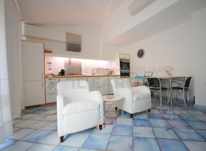 Immagine 3 di Appartamento in vendita  in Via terralugiana a La Maddalena