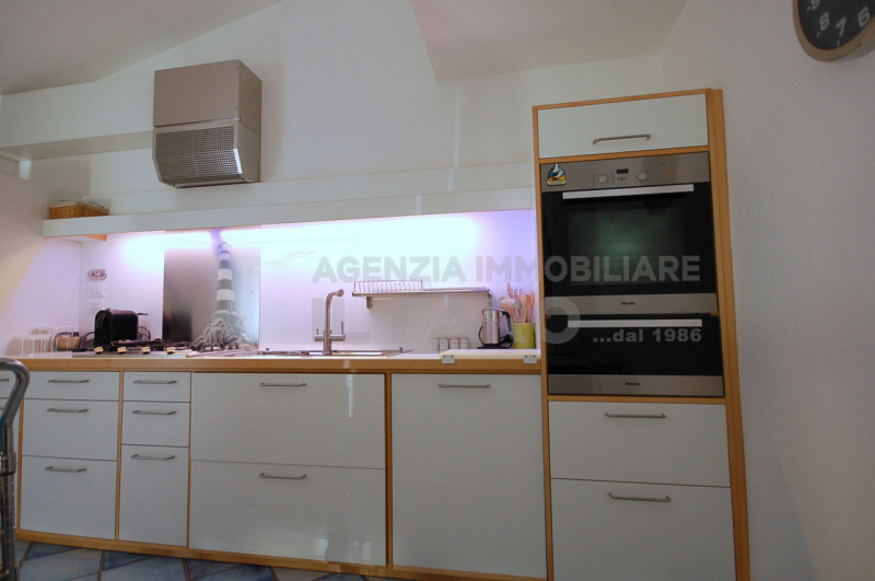 Immagine 4 di Appartamento in vendita  in Via terralugiana a La Maddalena