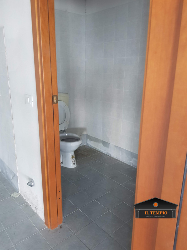 Immagine 4 di Laboratorio in vendita  in VIA ISONZO a Monticello Conte Otto