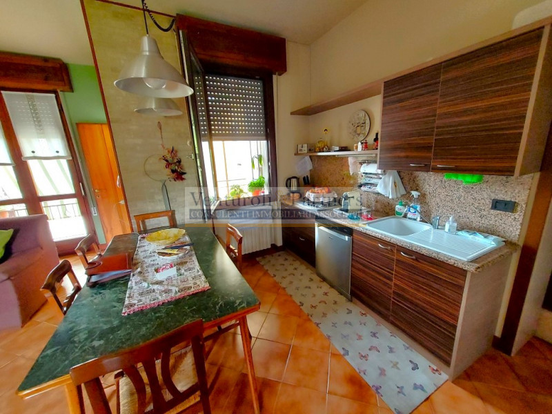 Immagine 3 di Appartamento in vendita  in cesare battisti a Lonato del Garda