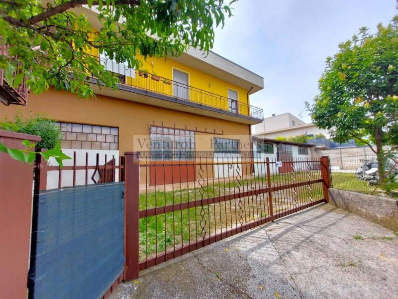 Immagine 11 di Appartamento in vendita  in cesare battisti a Lonato del Garda