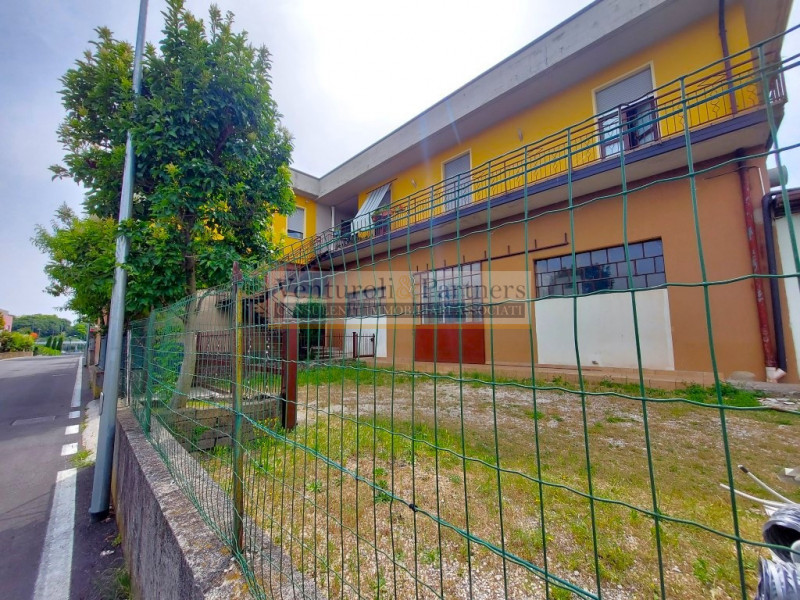 Immagine 12 di Appartamento in vendita  in cesare battisti a Lonato del Garda