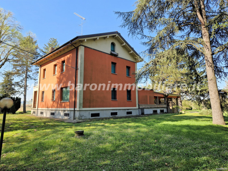 Immagine 3 di Villa in vendita  in Via M.E. Lepido n.206 a Bologna