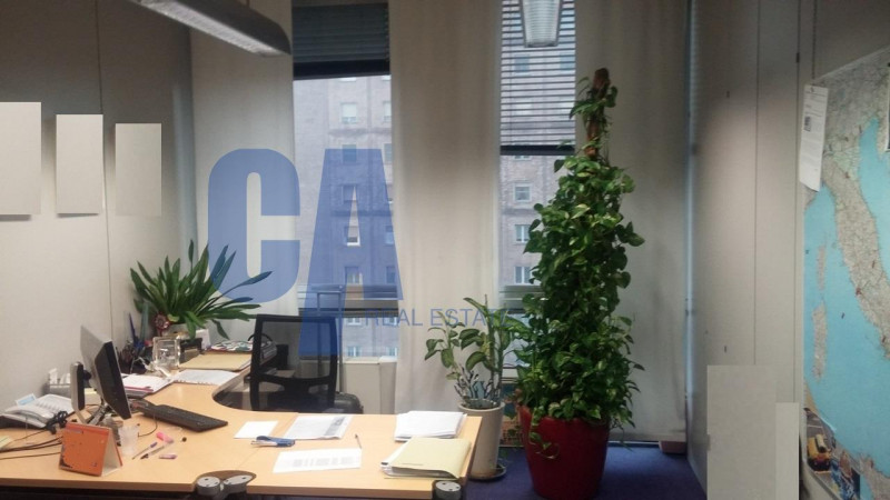 Immagine 6 di Ufficio in affitto  in VIALE VITTORIO VENETO a Milano