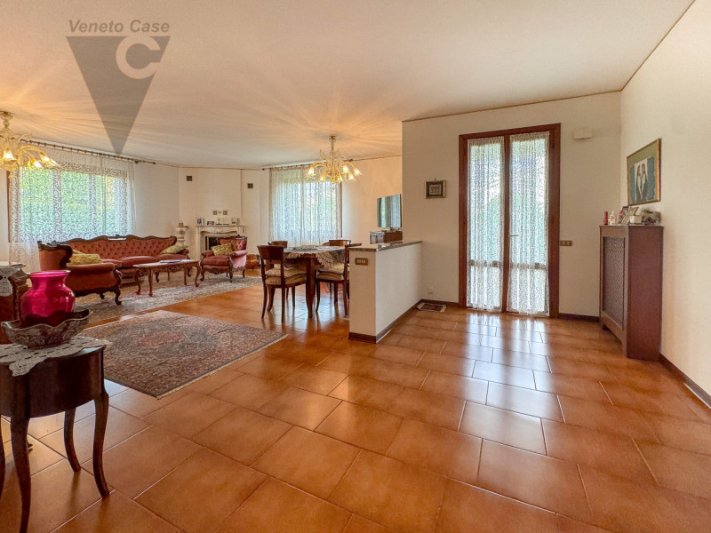 Immagine 7 di Casa bifamiliare in vendita  a Stra