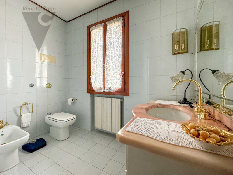 Immagine 28 di Casa bifamiliare in vendita  a Stra