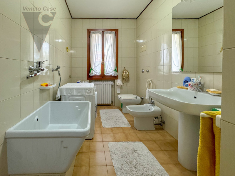 Immagine 32 di Casa bifamiliare in vendita  a Stra